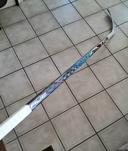Senior True HZRDUS 9x4 Right Handed Hockey Stick T92 75 Flex