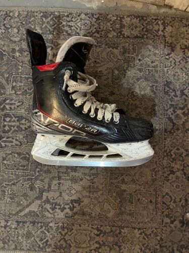 2023 Bauer Vapor Hyperlite 2 Hockey Skates 9 (Used)