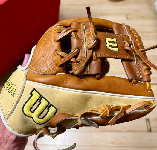 Wilson A2000 1787 SC RH Baseball Glove 11.75" (Used)