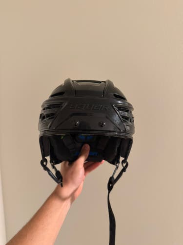 Large Bauer Re-Akt 155 Helmet Pro Stock (Used)