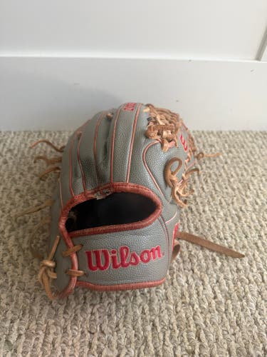 Wilson A2000 RH Outfield Baseball Glove 12.75" (Used)