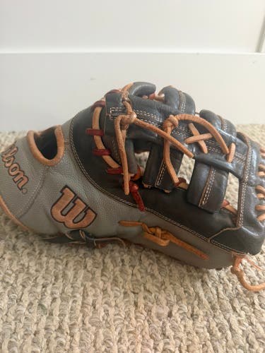 Wilson A2000 RH First Base Baseball Glove 12.5" (Used)
