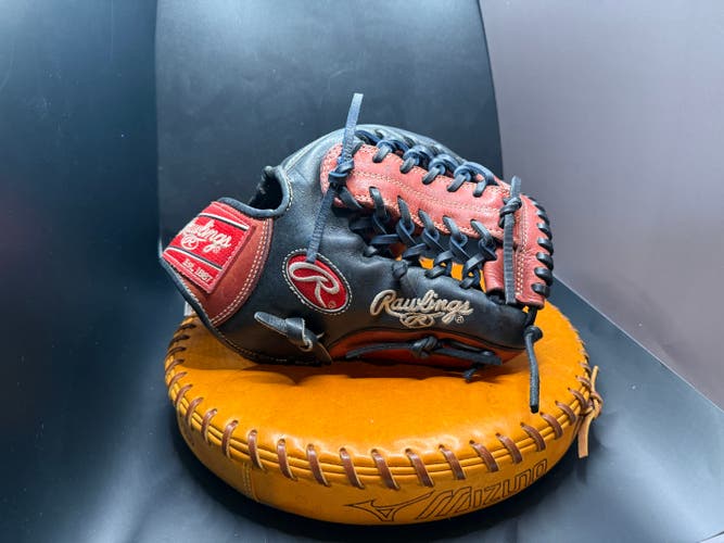 Infield RH Rawlings Heart of the Hide Baseball Glove 11.5" (Used)