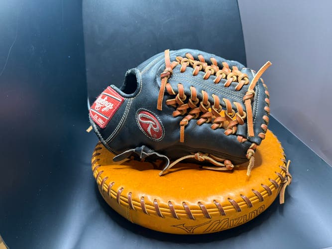 Pitcher's RH Rawlings Heart of the Hide Baseball Glove 11.75" (Used)