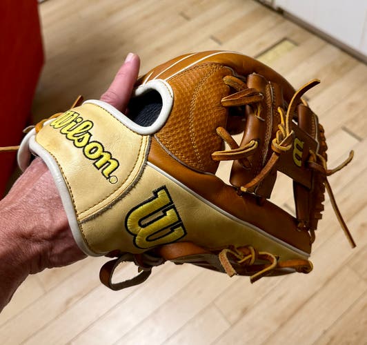 Wilson A2000 1787 SC RH Baseball Glove 11.75" (Used)