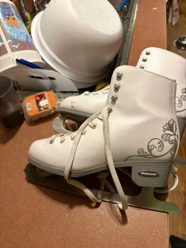 Bladerunner Figure Skates Adult 8 (Used)