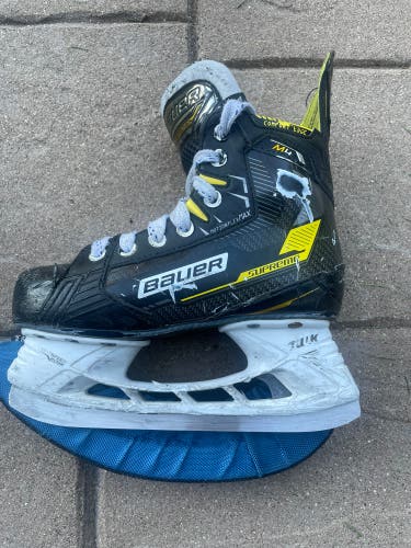 2022 Bauer Supreme M4 Hockey Skates Extra Wide Width Size 3.5 (Used)