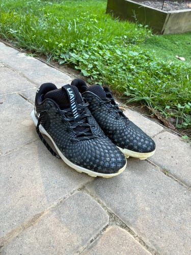 Black Kid's Size M 6.0 (W 7.0) Youth Under Armour Low Top Molded Cleats (Used)