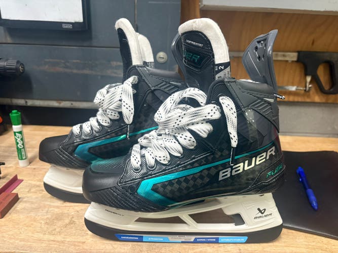 Bauer Supreme Fuse Hockey Skates Regular Width Size 5.5 (New)