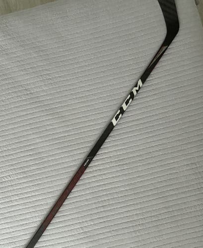 Brand new CCM JETSPEED FT3  Pro Stock Dressed as FT TEAM. Senior, LH. P28, 75 Flex