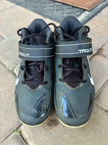 Black Kid's 5Y (Big Kids / Youth) Youth Nike Low Top Molded Cleats (Used)