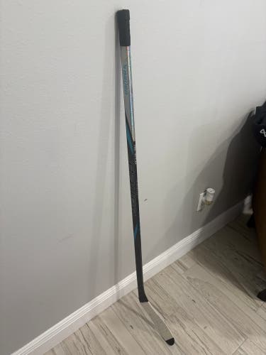 Youth Bauer Nexus Tracer Left Hand Hockey Stick P28 30 Flex (Used)