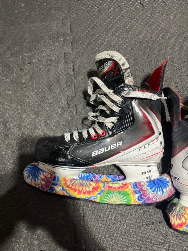 2025 Bauer Vapor Fly30 Hockey Skates Wide Width Size 6.5 (Used)