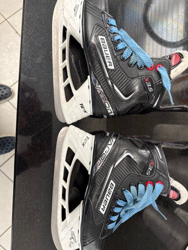 2021 Bauer Vapor X3.5 Hockey Skates Regular Width Size 2 (Used)