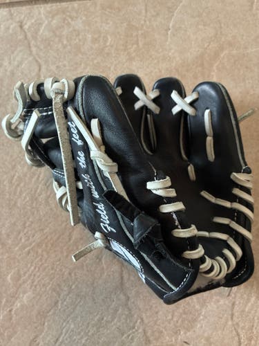 Infield Llerandi Jr Baseball Glove 9.5" (Used)