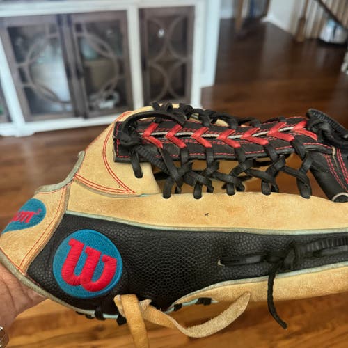 2023 Outfield RH Wilson A2000  PF92 Baseball Glove 12.25"