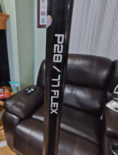 Senior Bauer Vapor Flylite Left Hand Hockey Stick P28 77 Flex (New)
