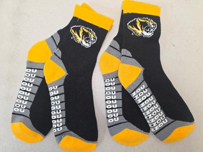 ST30a Mens NCAA MISSOURI TIGERS Crew Socks Lot of 2 Pair MEDIUM New