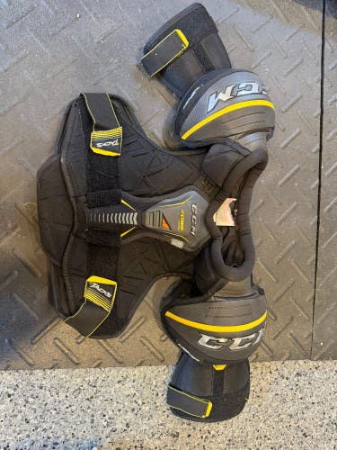 Small Senior CCM Tacks 7092 Shoulder Pads (Used)