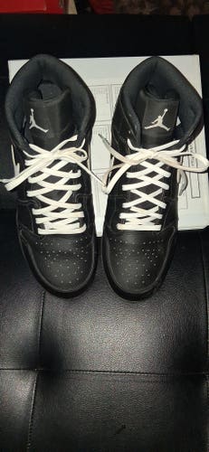 Men's Size M 12.0 (W 13.0) Jordan (Used)