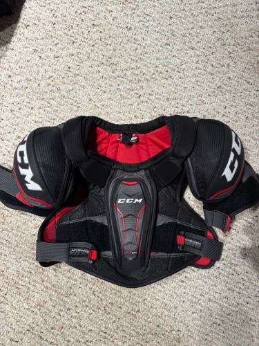 Medium Junior CCM Shoulder Pads (Used)