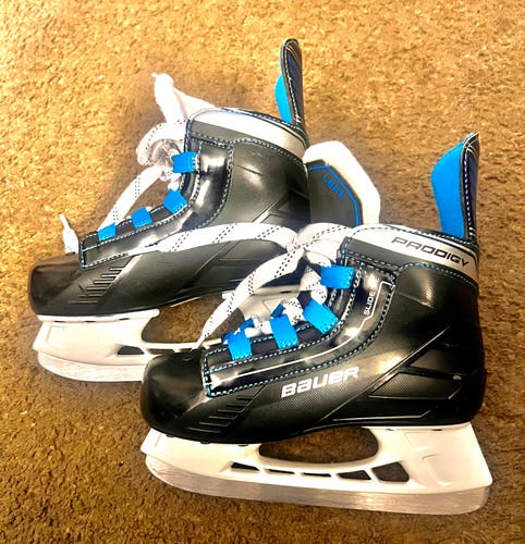 Black 2016 Bauer Prodigy Hockey Skates 12 (Used)