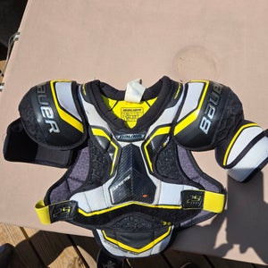 Men's Small Junior Bauer Supreme 2S Pro Shoulder Pads (Used)
