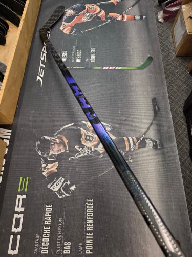 P29 | 85 Flex NEW! Senior CCM Ribcor Trigger 10 Pro Right Handed Hockey Stick Pro Stock (New)