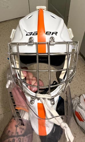 Senior Medium Bauer Profile 950 Goalie Mask (Used)