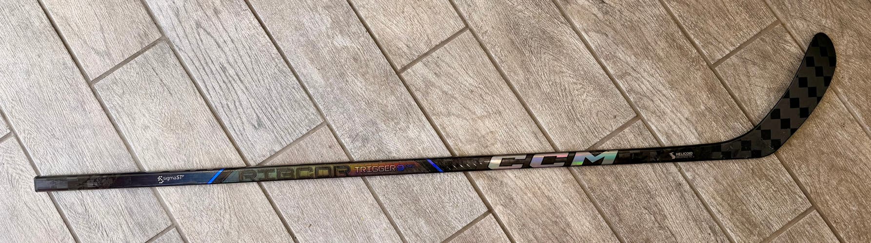 Junior CCM Ribcor Trigger 9 Pro Right Handed Hockey Stick P28 40 Flex (Used)