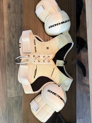 Men's Medium Senior Sher-Wood 5030 HOF Shoulder Pads Pro Stock (Used)