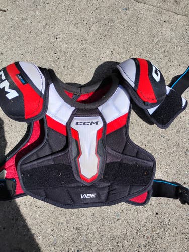 Men's Medium Junior CCM Vibe Shoulder Pads (Used)