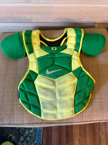 Nike Diamond Elite Catcher's Chest Protector (Used) university of Oregon