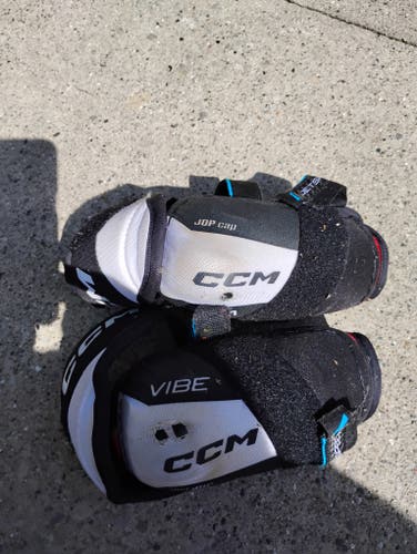 Junior Large CCM Vibe Elbow Pads (Used)