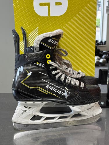 Bauer Supreme M30 Hockey Skates Size 6 (Used)