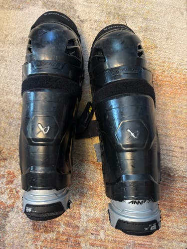 Junior Bauer Supreme M5 Pro 12" Shin Pads (Used)