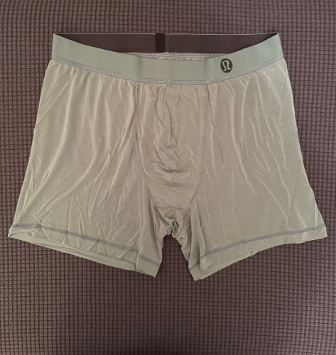 Light Green Large/Extra Large Adult Unisex Lululemon Compression (Used)