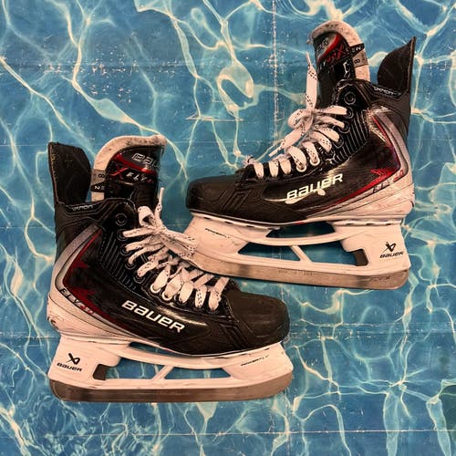 Senior Bauer Vapor Fly40 Hockey Skates 8 (Used)