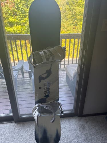 Men's GNU Snowboard With Bindings 159 cm (Used)
