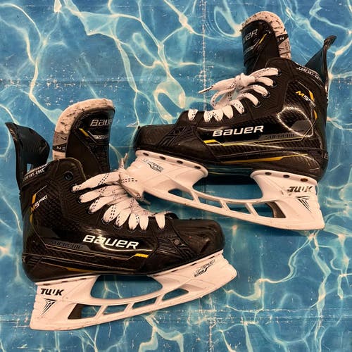 Senior Bauer Supreme M5 Pro Hockey Skates 7 (Used)
