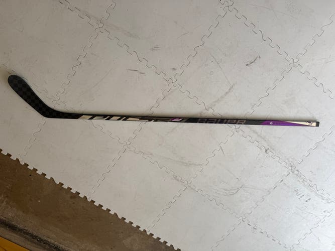 Senior Bauer Pulse 2 Right Handed Hockey Stick P28 77 Flex (BRAND NEW)