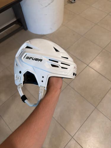 Medium Bauer Re-Akt 150 Helmet (Used)