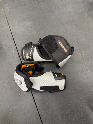 Intermediate Medium Easton Stealth Elbow Pads (Used)