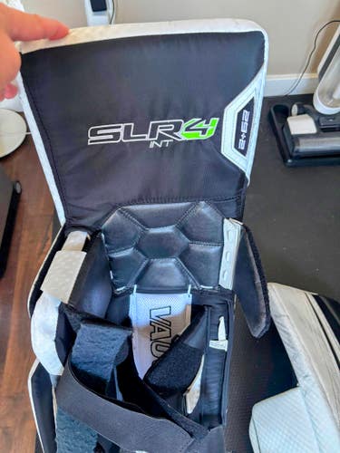29" Vaughn SLR4 Goalie Leg Pads (Used)