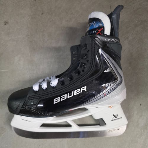 Bauer XLTX Pro Hockey Skates Regular Width Size 1.0 (New)