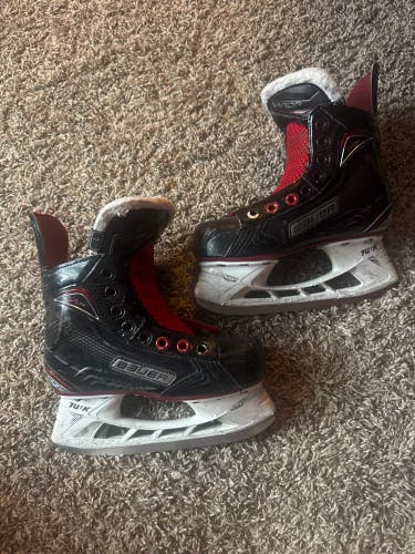 Black Bauer Vapor XLTX Hockey Skates Size 1 (Used)