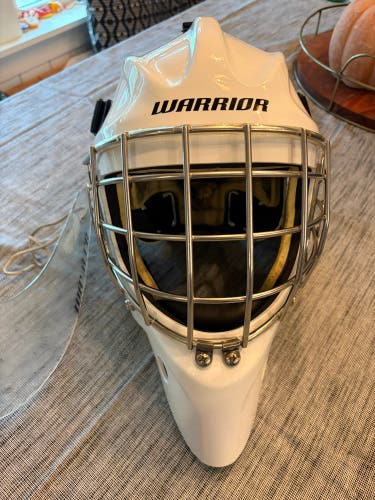 Warrior R/F1 Senior Goalie Mask – Size S/M + Dangler & Bag (Used)