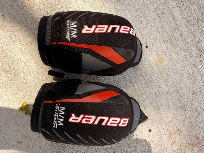 Youth Medium Bauer Lil Sport Elbow Pads (Used)