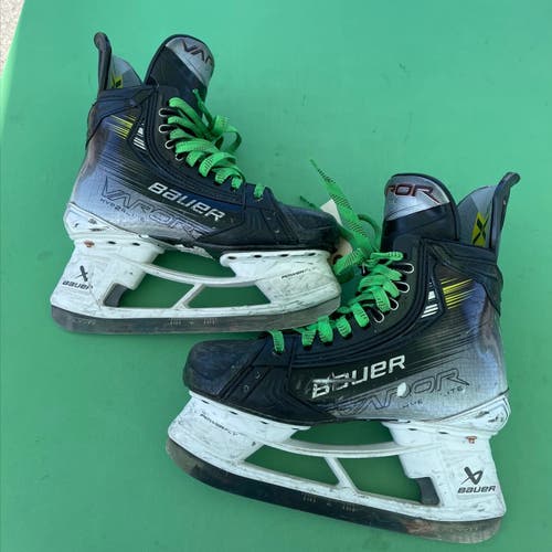 Intermediate Bauer Vapor Hyperlite 2 Hockey Skates 6