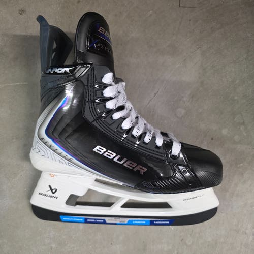 Bauer Vapor Flylite Hockey Skates Regular Width 4.5 (New)